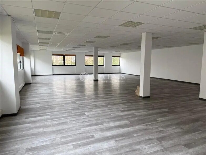 Office in Saint-Priest for lease - Interior Photo - Image 3 of 6