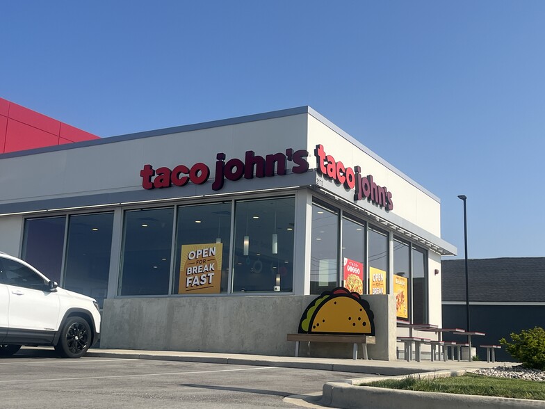 Taco John's and Scooter's Coffee portfolio of 2 properties for sale on LoopNet.ca - Building Photo - Image 2 of 5