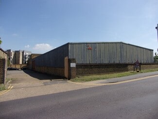 More details for 69-71 Oldchurch Rd, Romford - Industrial for Lease