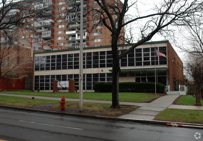 750 James St, Syracuse, NY à vendre - Photo principale - Image 1 de 1