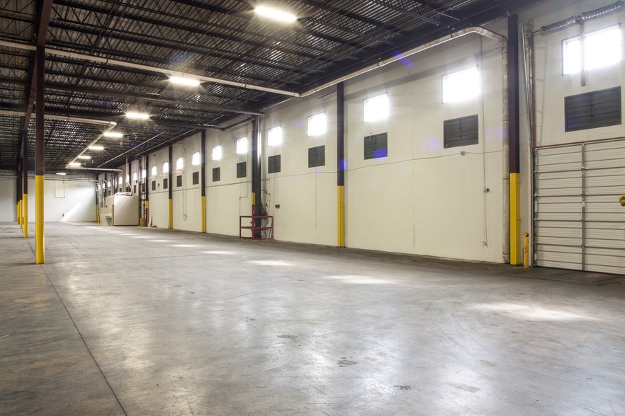 2925 E Market St, York, PA for lease - Interior Photo - Image 2 of 11