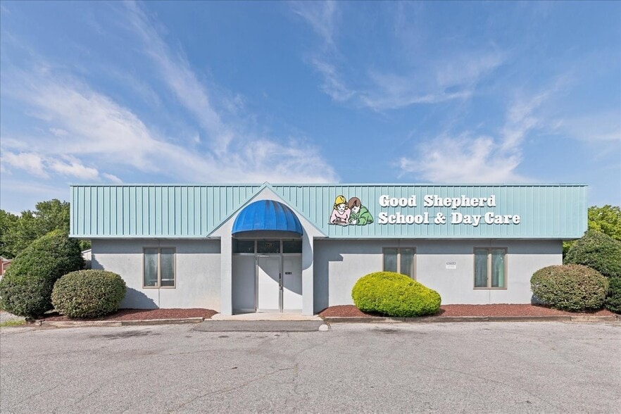 991 Chicago Ave, Harrisonburg, VA à vendre - Photo principale - Image 1 de 51