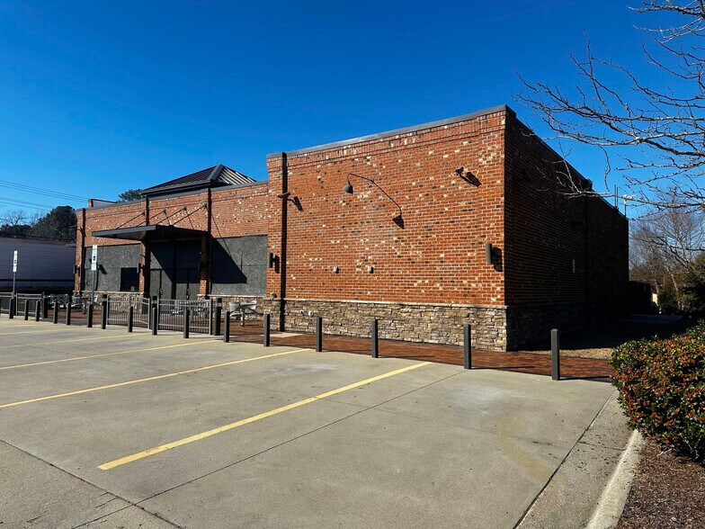 1690 Benvenue Rd, Rocky Mount, NC à vendre - Photo du bâtiment - Image 2 de 10