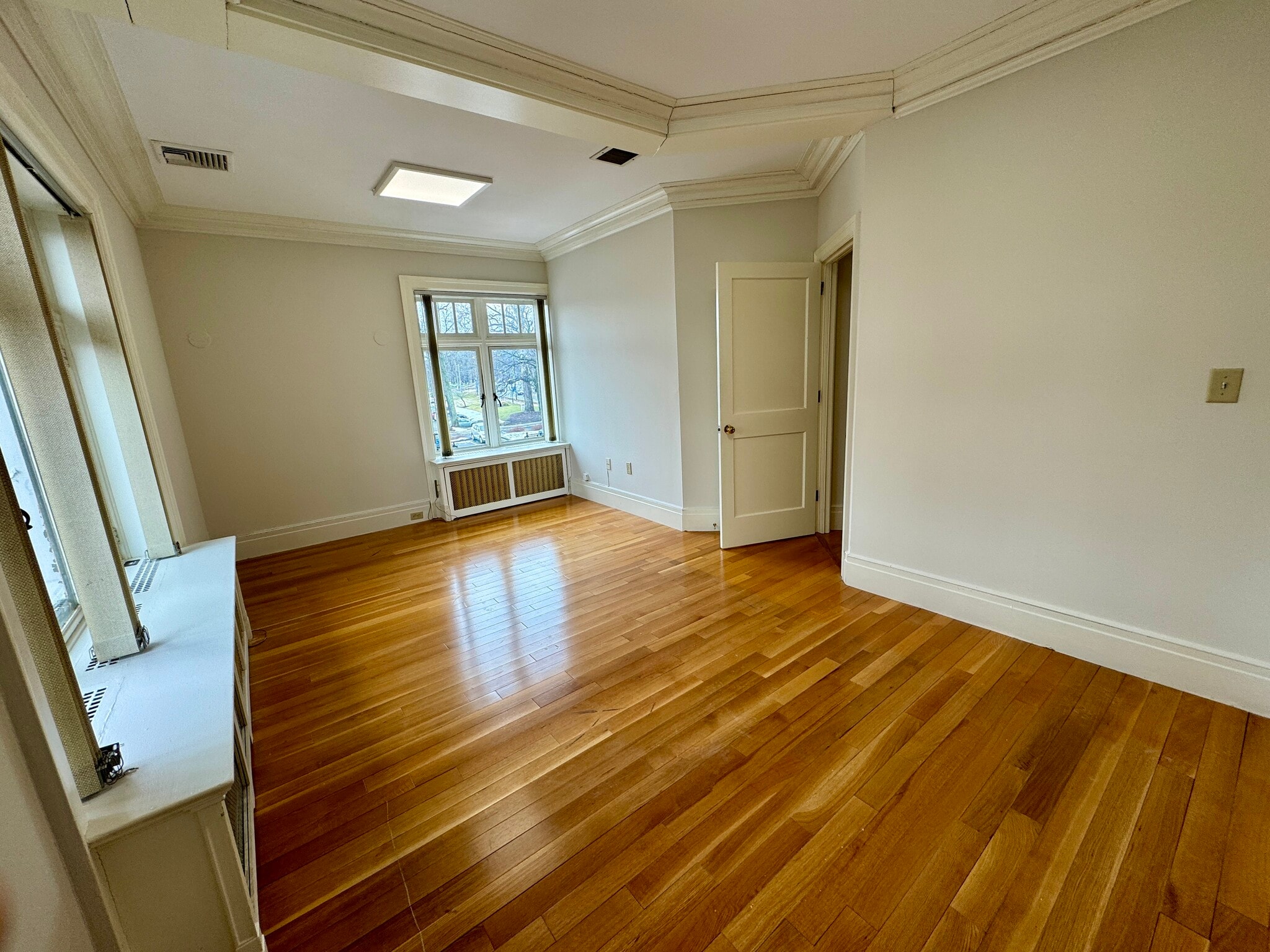 720 Hopmeadow St, Simsbury, CT for sale Interior Photo- Image 1 of 5