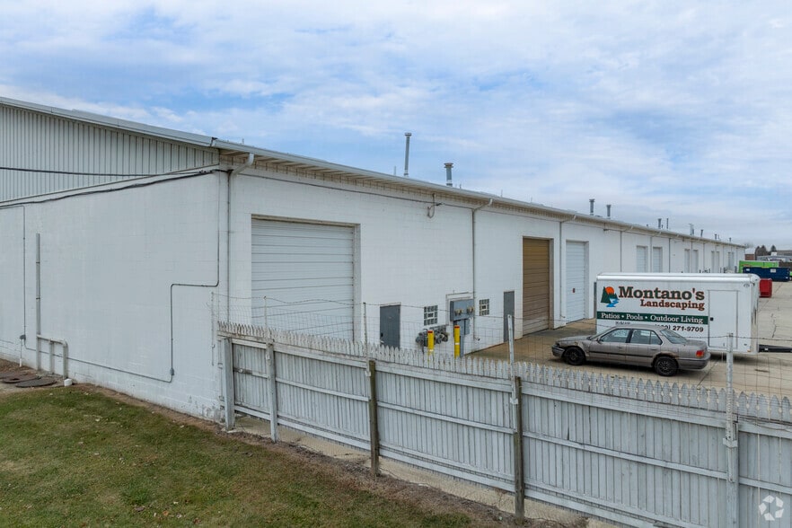 10S185 Schoger Dr, Naperville, IL for lease - Building Photo - Image 3 of 5