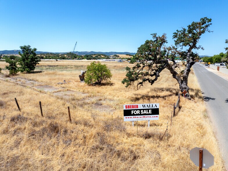 6229 Monterey Rd, Paso Robles, CA à vendre - Photo du bâtiment - Image 2 de 11
