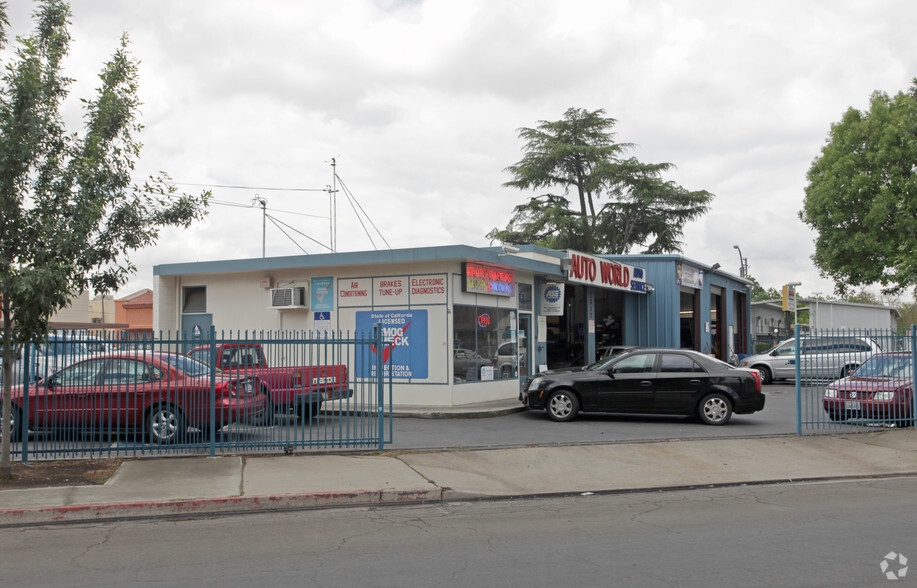 1312 La Loma Ave, Modesto, CA for sale - Primary Photo - Image 1 of 1