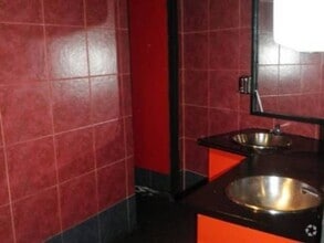 Retail in Fuenlabrada, Madrid for lease Interior Photo- Image 2 of 5