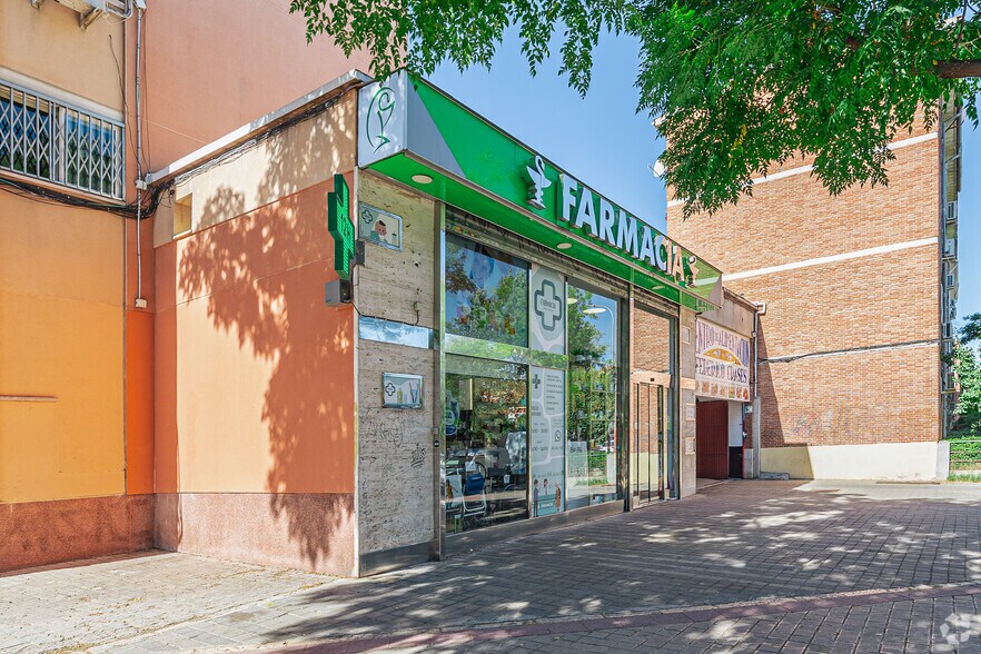 Calle de Federico Grases, 20, Madrid, Madrid à louer - Photo du bâtiment - Image 2 de 2