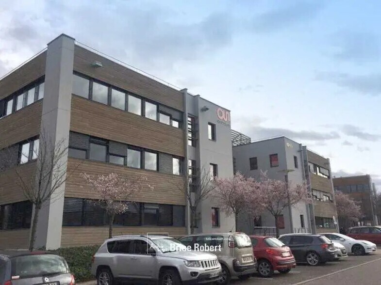 Bureau dans Saint-Priest à louer - Photo du bâtiment - Image 3 de 4