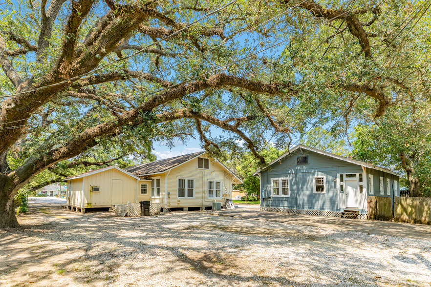 815 E Main St, League City, TX for lease - Building Photo - Image 2 of 23