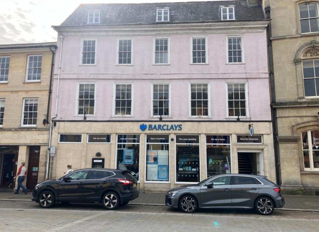 28-30 Market Pl, Cirencester for lease Primary Photo- Image 1 of 3