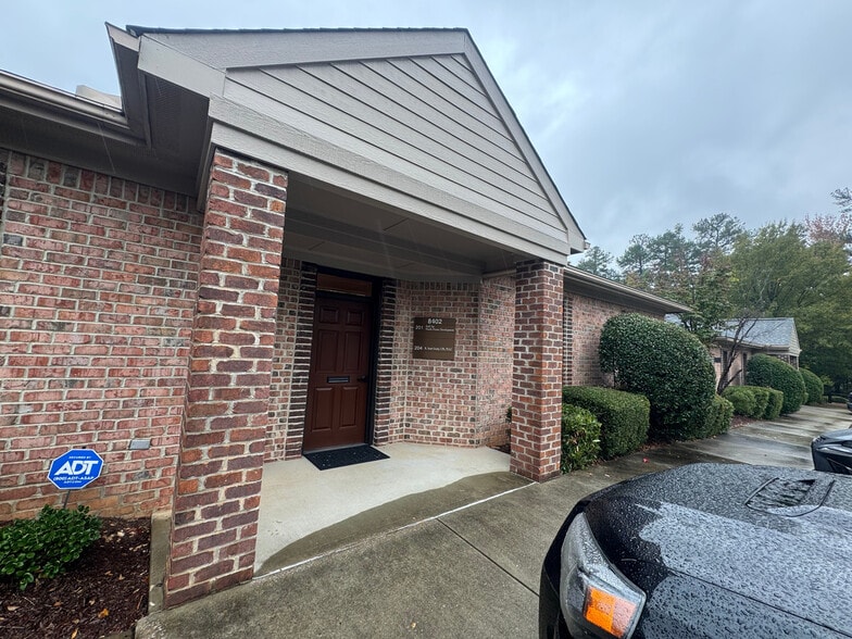 8402 Six Forks Rd, Raleigh, NC for lease - Building Photo - Image 2 of 6