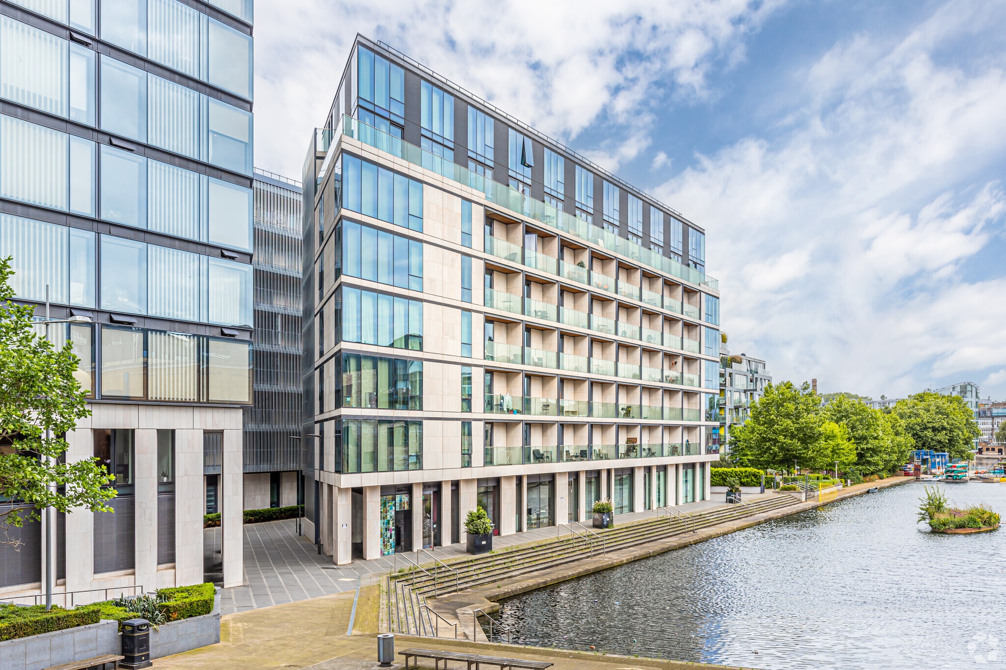 261B Ubit B, London for lease Primary Photo- Image 1 of 23