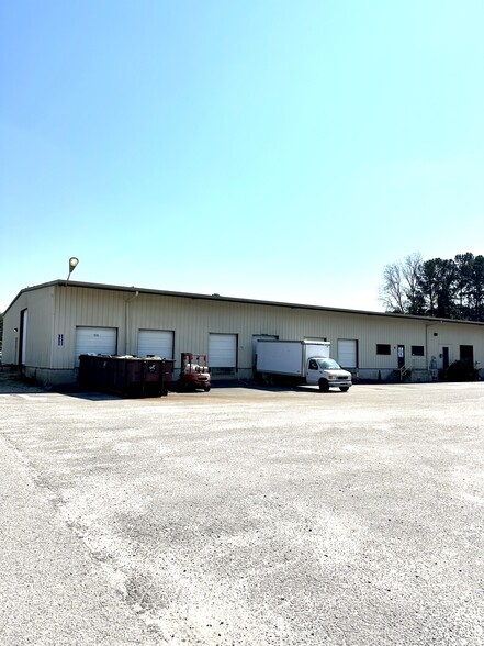 1559 Wilmington Hwy, Fayetteville, NC for lease - Building Photo - Image 1 of 7