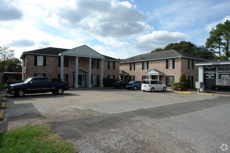 2006 Thompson Rd, Richmond, TX à louer - Photo du bâtiment - Image 3 de 11