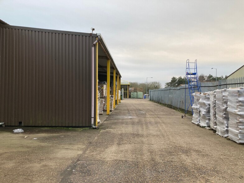 Threxton Road Industrial Estate, Watton for lease - Building Photo - Image 3 of 11