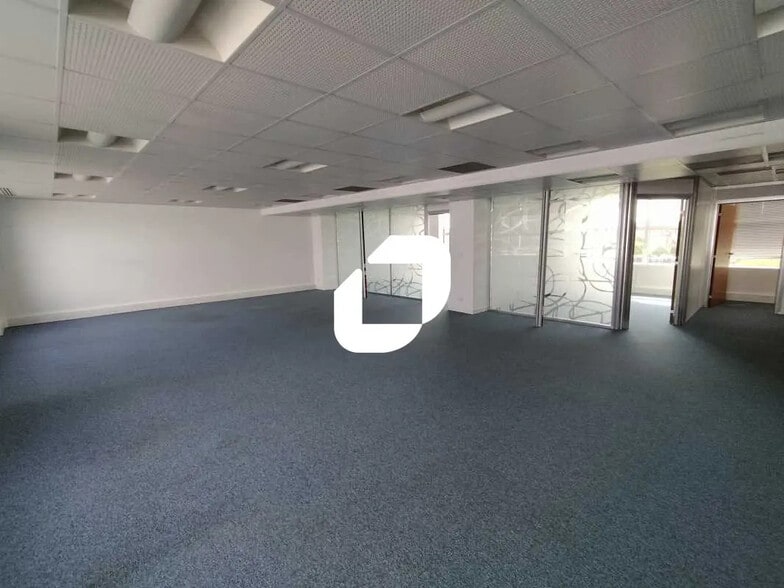 6 Avenue Du Professeur André Lemierre, Paris for lease - Interior Photo - Image 3 of 12