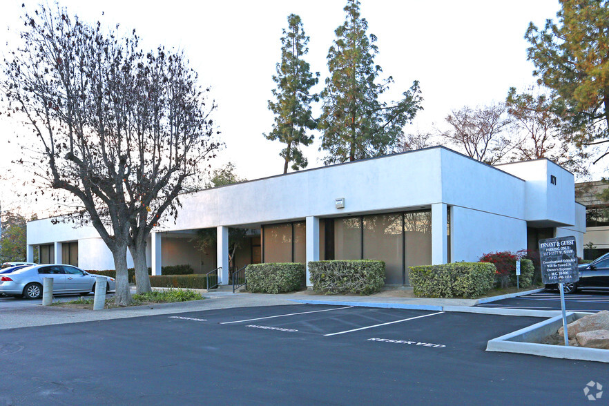 1171 W Shaw Ave, Fresno, CA for lease - Primary Photo - Image 2 of 5