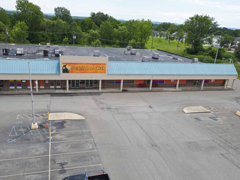 300 Fairview Ave, Hudson, NY à louer - Photo du bâtiment - Image 3 de 9