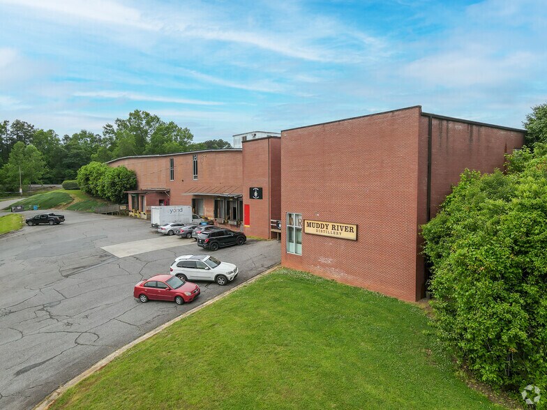 1500 River Dr, Belmont, NC à louer - Photo principale - Image 1 de 14