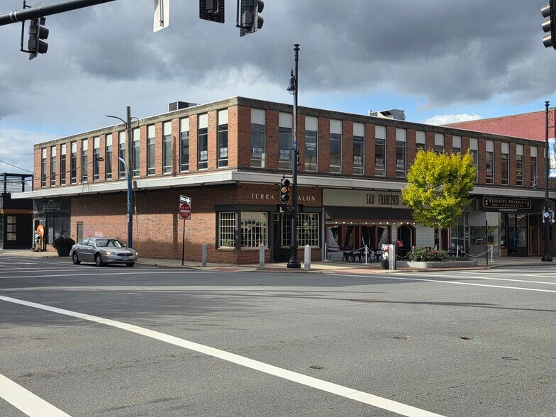 127-137 Main St, Nashua, NH à louer - Photo du bâtiment - Image 1 de 4
