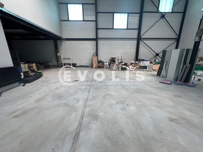 Flex in Courtry for lease - Interior Photo - Image 1 of 9