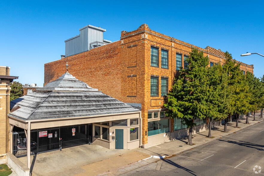 4121 Commerce St, Dallas, TX for lease - Building Photo - Image 2 of 21
