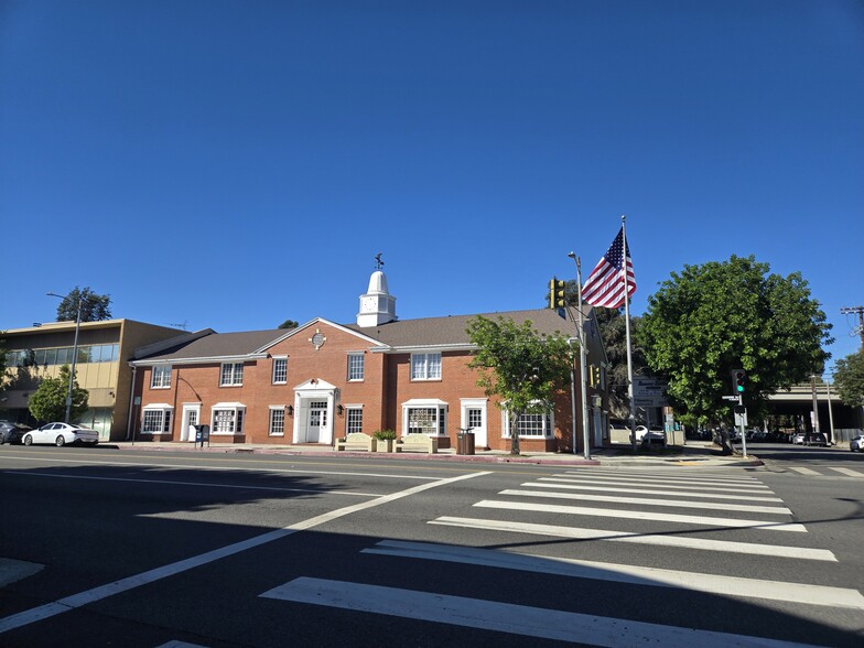 10205 Riverside Dr, Toluca Lake, CA for lease - Building Photo - Image 2 of 14