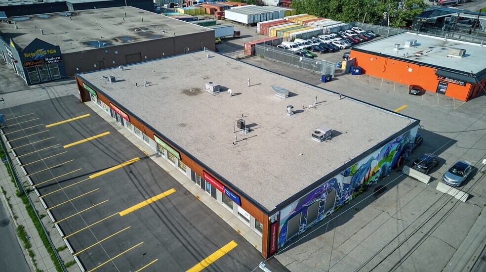 6101-6107 Centre St SW, Calgary, AB à louer - Photo du bâtiment - Image 3 de 5