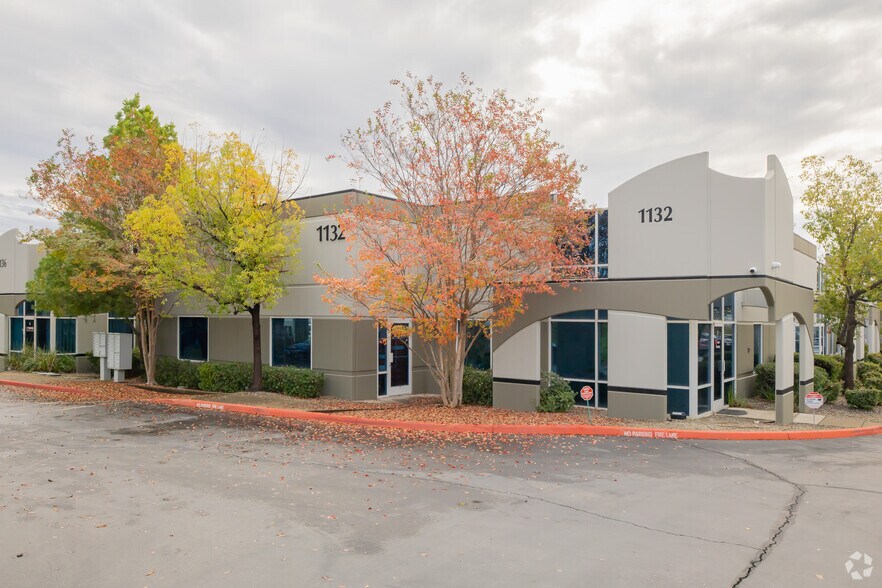 1132 Suncast Ln, El Dorado Hills, CA à louer - Photo du bâtiment - Image 3 de 4