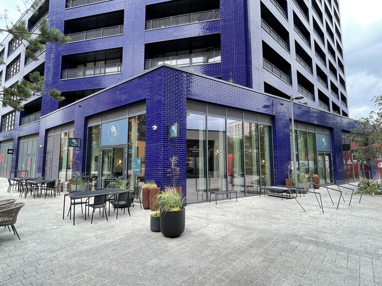 Orchard Pl, London for lease - Building Photo - Image 1 of 4