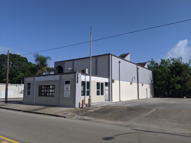 200 E Texas Ave, Baytown, TX for sale - Building Photo - Image 1 of 1