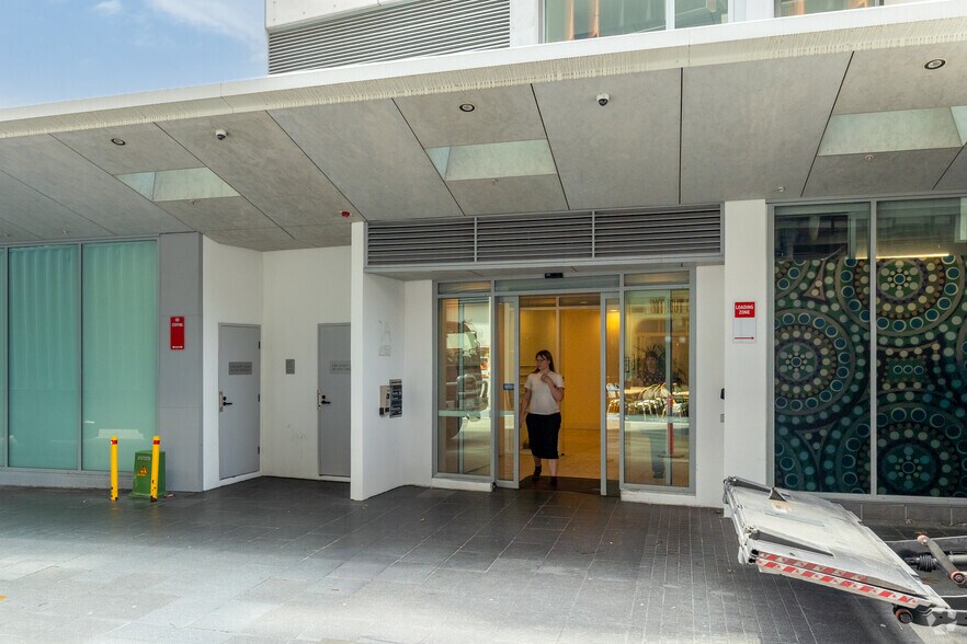 1 Lawson Sq, Redfern à louer - Photo du bâtiment - Image 3 de 5