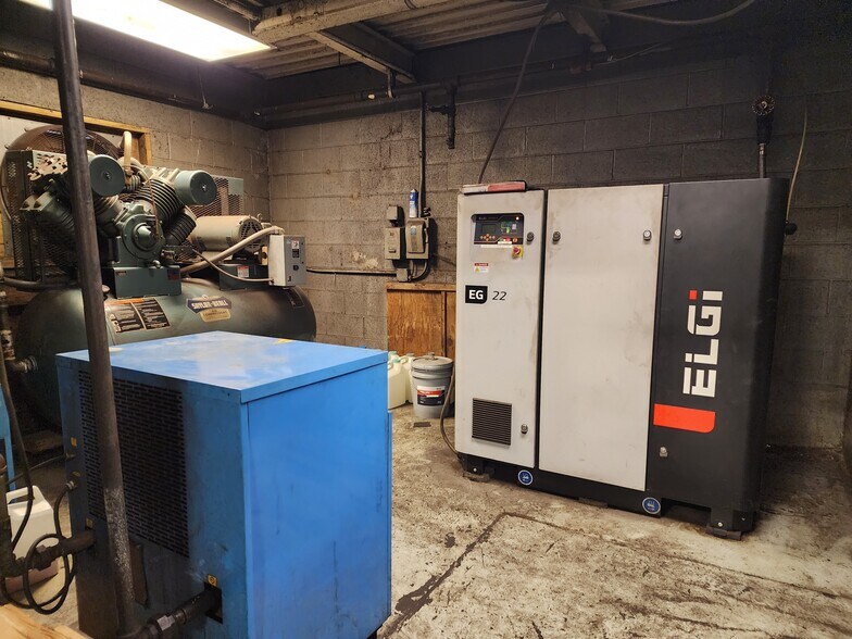 41135 Irwin Dr, Harrison Township, MI à vendre - Photo du bâtiment - Image 2 de 20