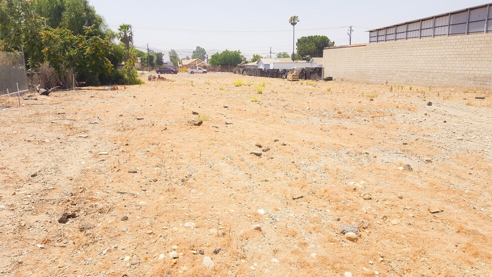 14848 Slover Ave, Fontana, CA for lease - Primary Photo - Image 1 of 8