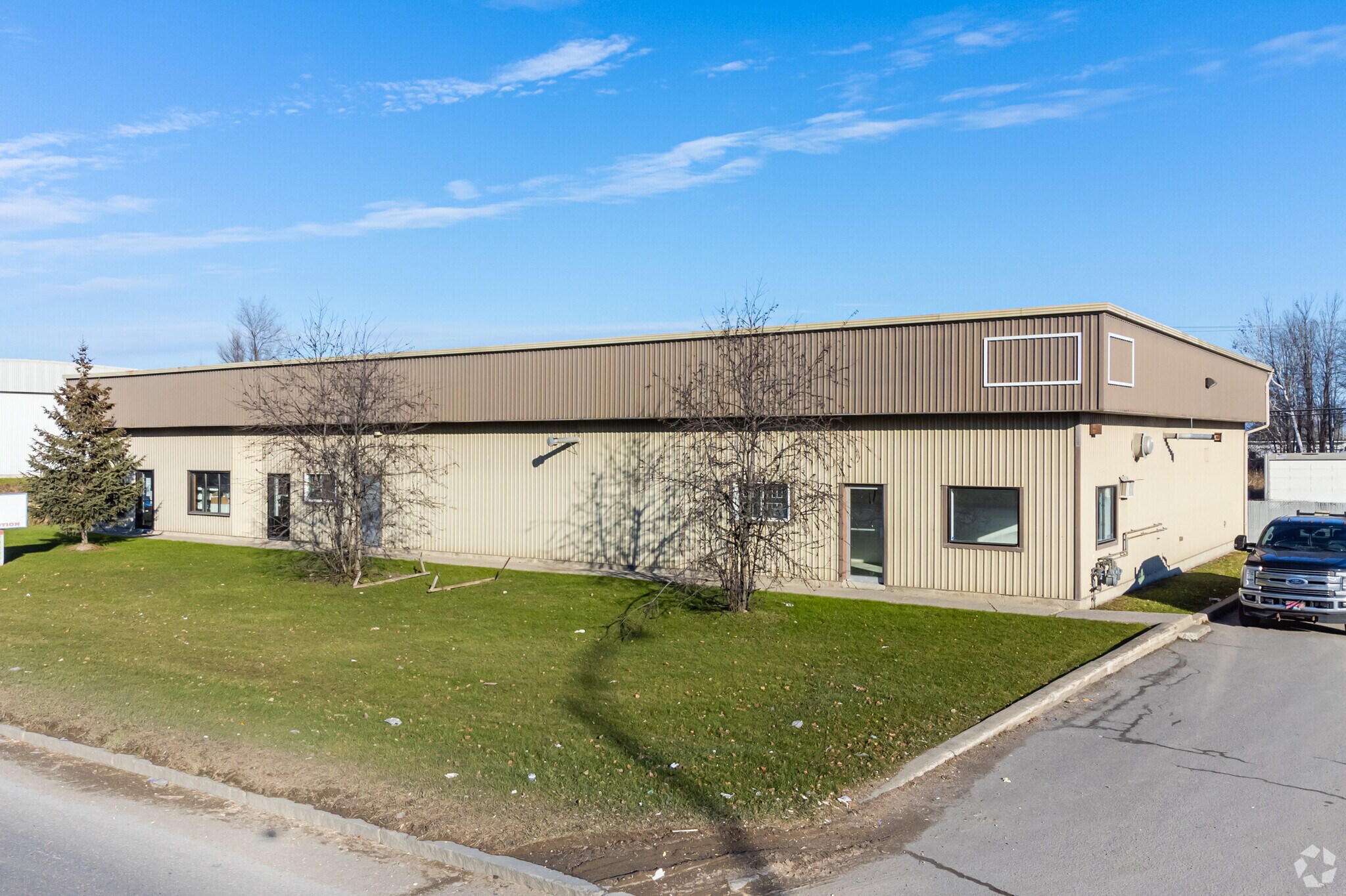 212 Boul De L'aéroport, Gatineau, QC for sale Primary Photo- Image 1 of 1