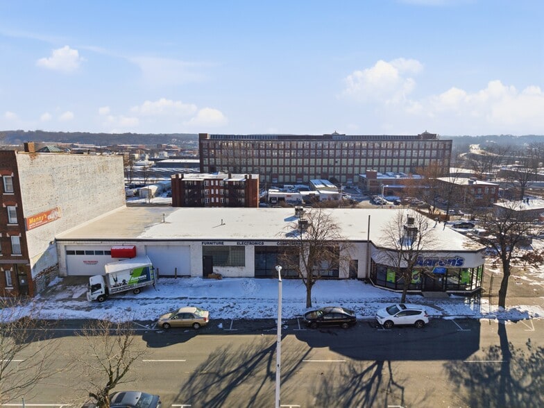 740 High St, Holyoke, MA à vendre - Photo principale - Image 1 de 21