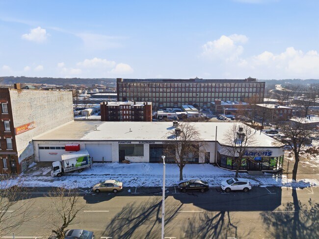 Plus de détails pour 740 High St, Holyoke, MA - Commerce de détail à vendre