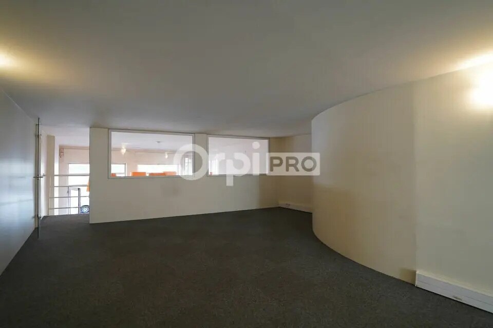 Office in Lyon for lease Interior Photo- Image 1 of 3