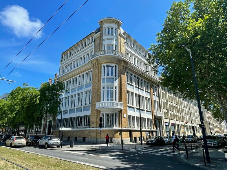 Office in Le Havre for lease - Building Photo - Image 3 of 10