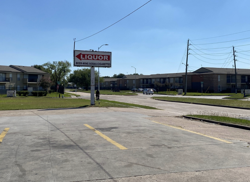 8104 W Tidwell Rd, Houston, TX for lease - Building Photo - Image 2 of 2