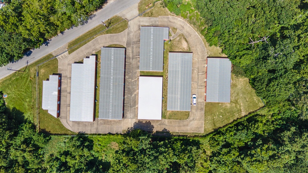 Income Producing Investment Opportunity! portfolio of 2 properties for sale on LoopNet.ca - Building Photo - Image 1 of 25