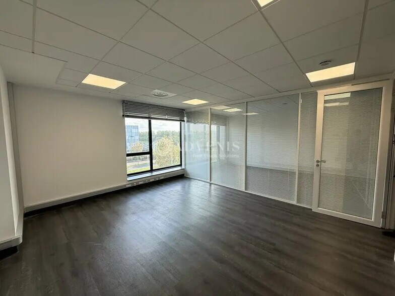 Bureau dans Jossigny à vendre - Photo du bâtiment - Image 3 de 11