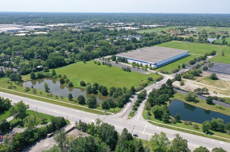 100 S Milwaukee Ave, Vernon Hills, IL à louer - Photo du bâtiment - Image 3 de 4