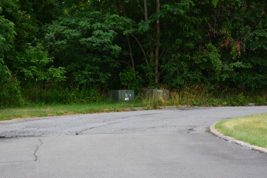 8 Scobie Dr, Newburgh, NY à vendre - Photo du bâtiment - Image 3 de 14