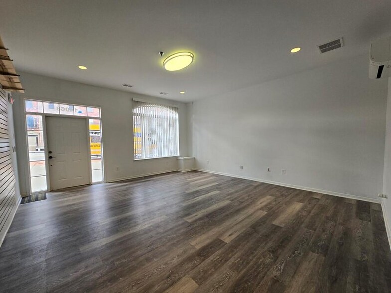 14064-14110 N Lakeside Blvd N, Shelby Township, MI à louer - Photo intérieure - Image 3 de 8