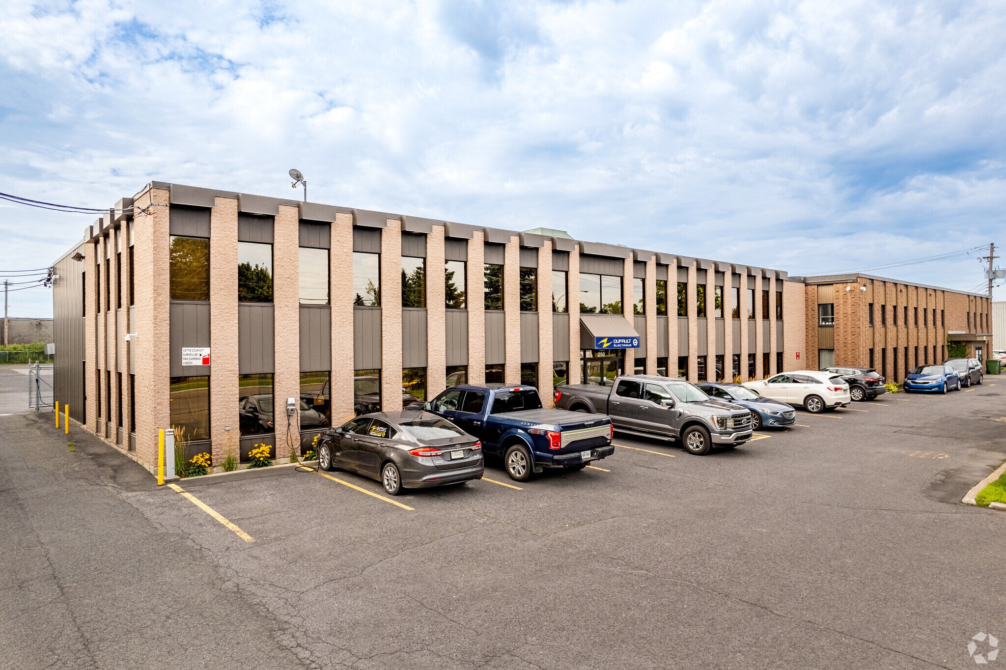 250 Boul Industriel, Boucherville, QC à vendre Photo principale- Image 1 de 1