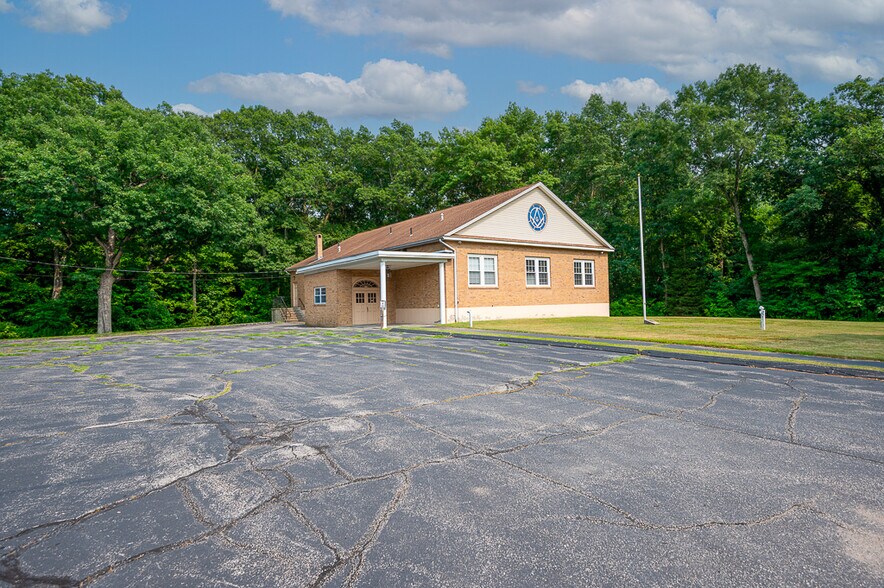 27 Brandes St, Webster, MA à vendre - Photo du bâtiment - Image 2 de 42