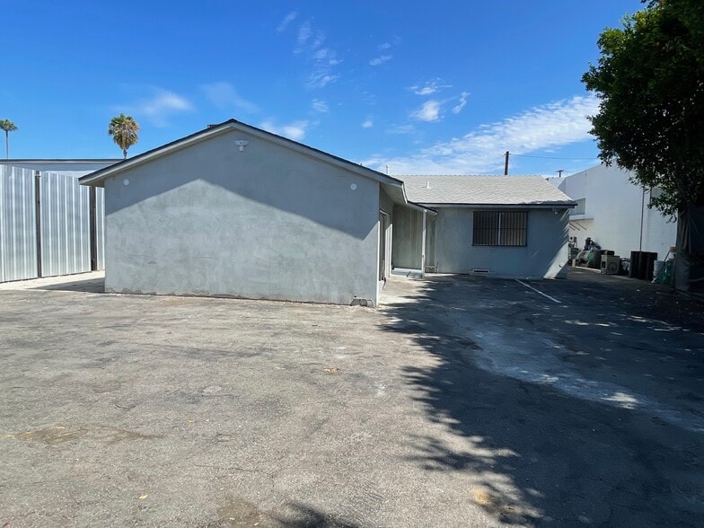 16123 Wyandotte St, Van Nuys, CA for lease - Building Photo - Image 3 of 48